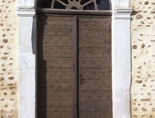 Porte cloutée